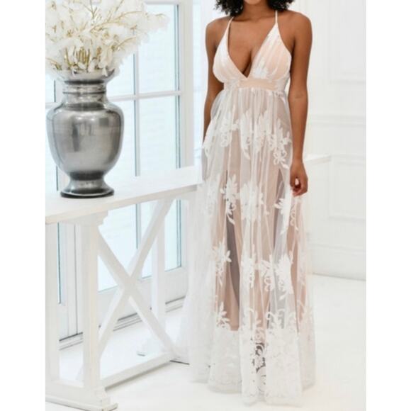 Luxxel Dresses & Skirts - LUXXEL White Lace Sleeveless V Neck Side Slit Maxi Dress Size Medium